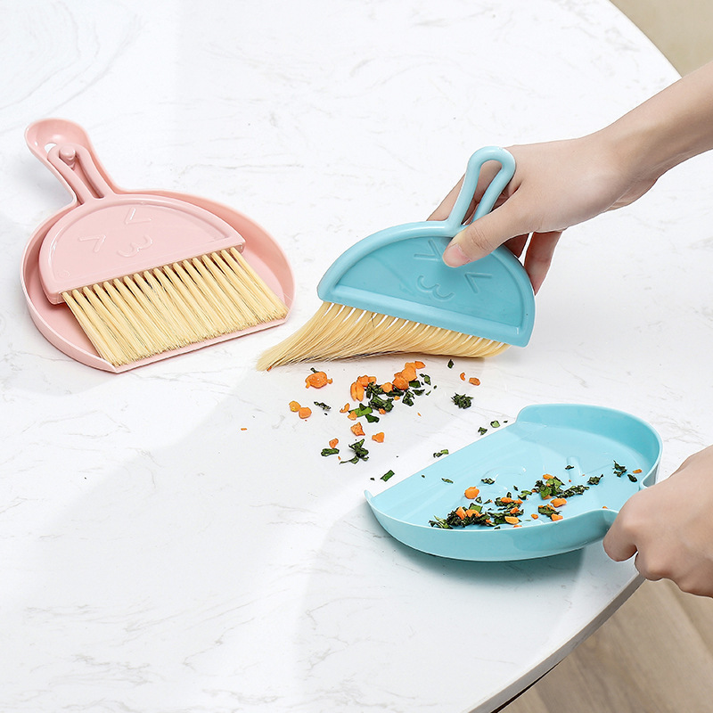 創意家庭用ミニ箕ほうき子供用ほうきの組み合わせで髪を掃いて灰色のテーブルを掃いて神器を掃除します。|undefined