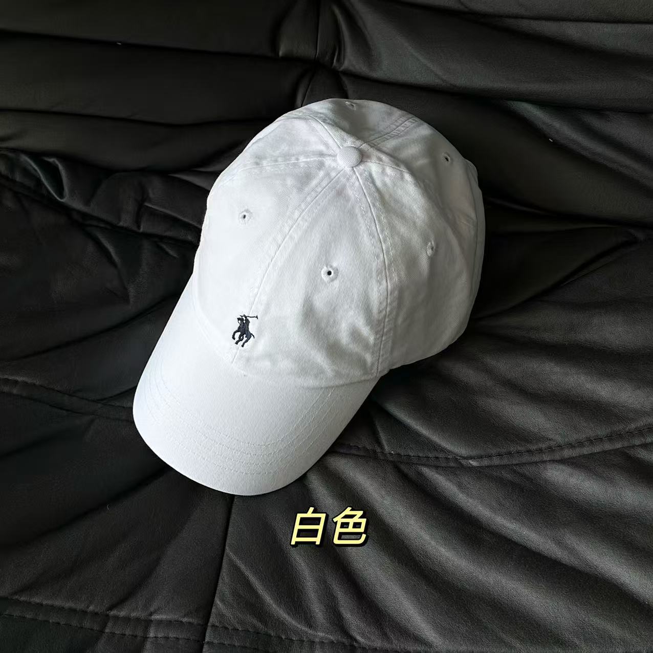 흰색 바탕에 네이비 로고