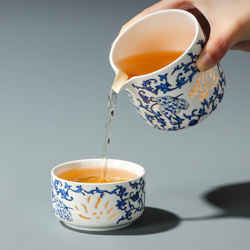 エナメル色の白い磁器の精巧な旅行の茶器のセットの携帯用の快客の杯の1つの壺の3杯の車載の屋外の茶器|undefined