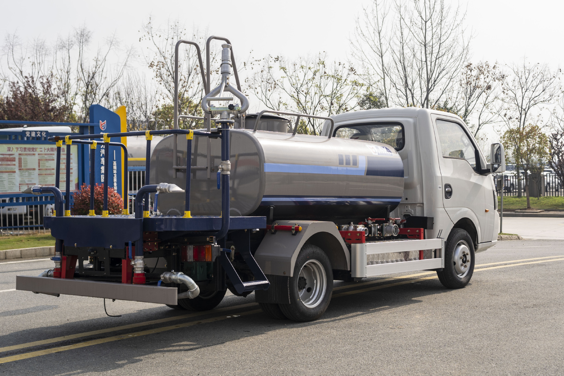 Factory Direct Supply Dongfeng Huashen New Energy Sprinkler Truck Pure Fog Cannon Sprinkler Truck Electric Street Construction Site Dust Reduction and Greening