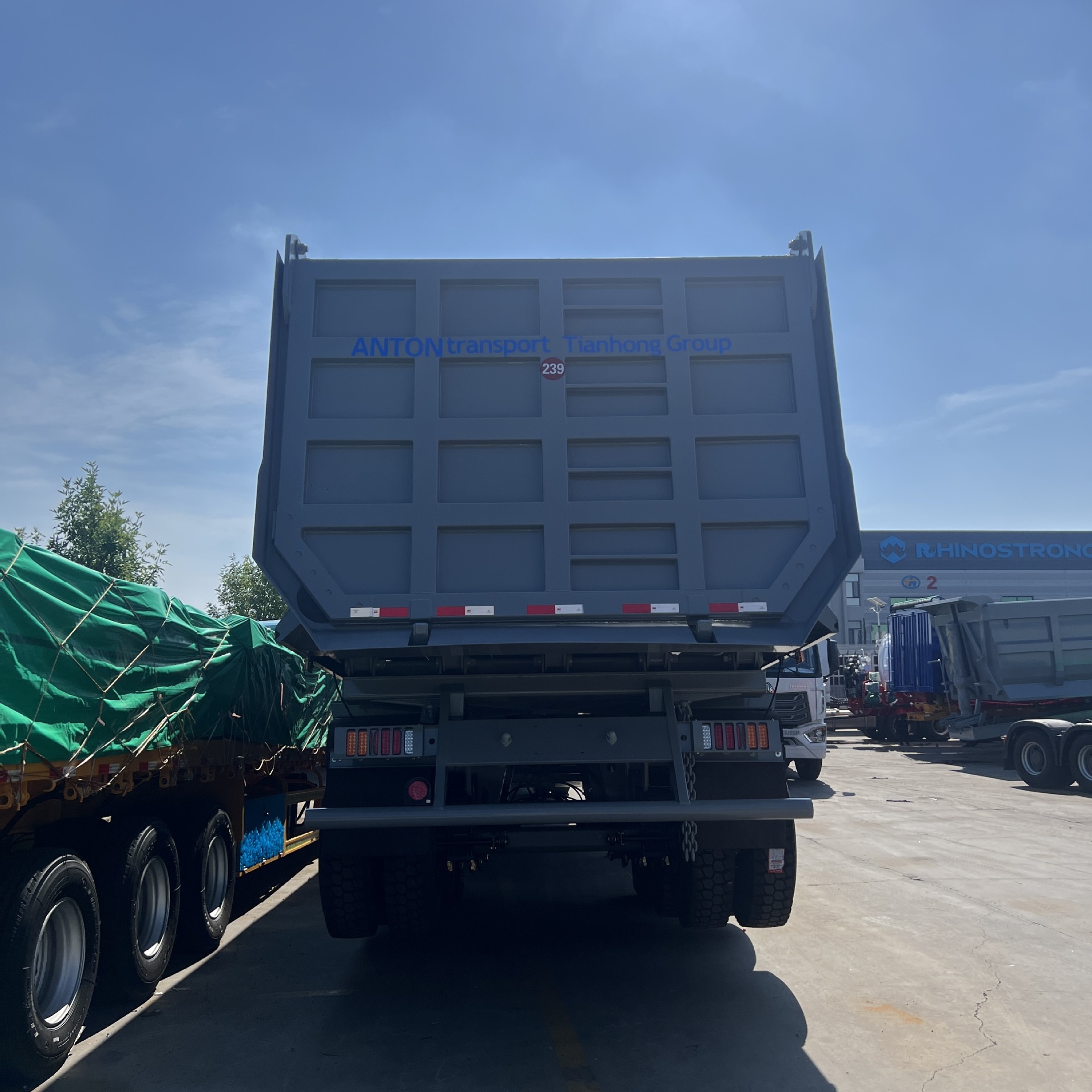 Factory Export Manufacturing Export Custom Processing Heavy-Duty Strong African 3-Axis Rear Flip Dump Semi-Trailer Trailer
