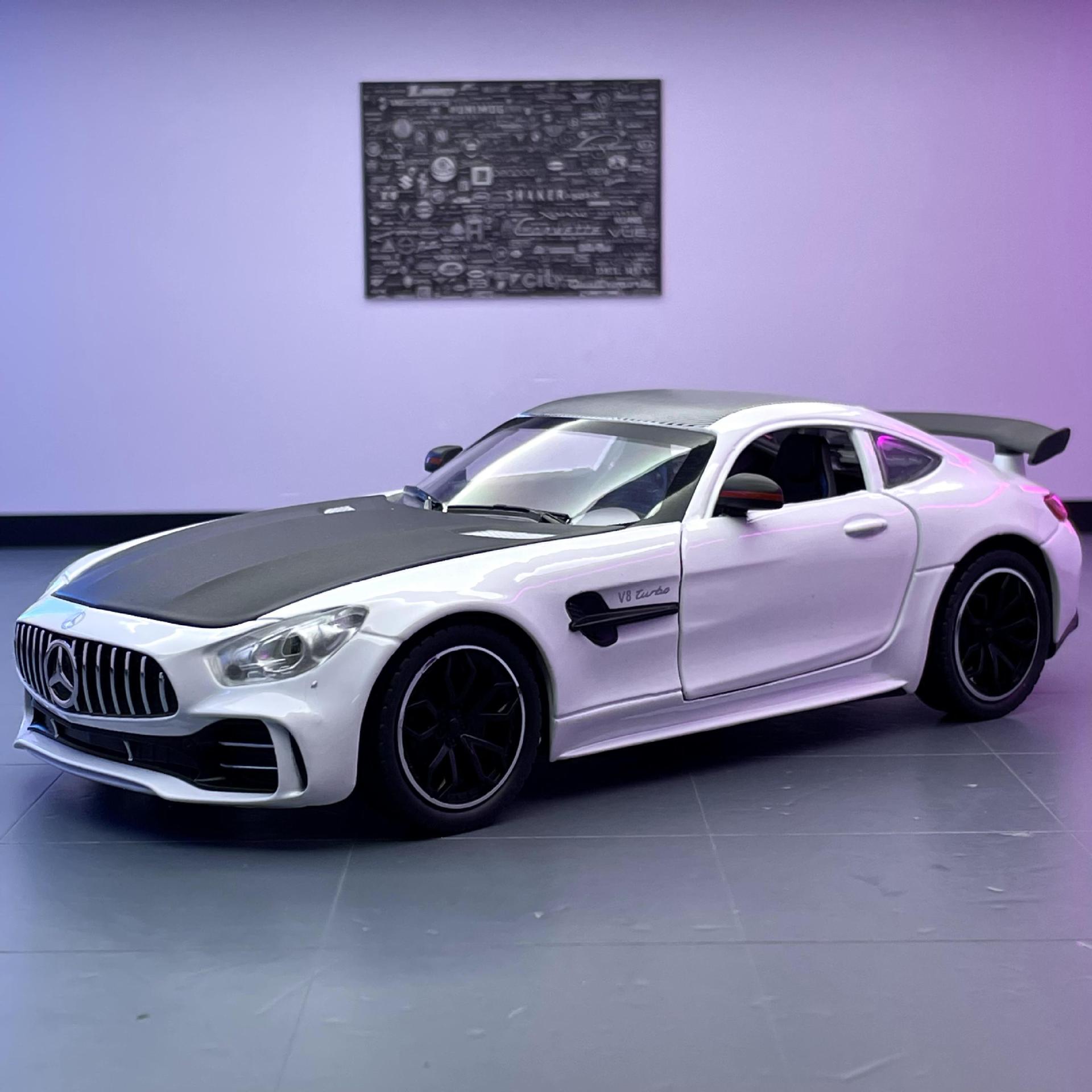 Modelo de coche de aleación de coche 1:24 Big Ben GTR coche deportivo Tire hacia atrás con el sonido y la luz del coche de juguete modelo de música colección de decoración