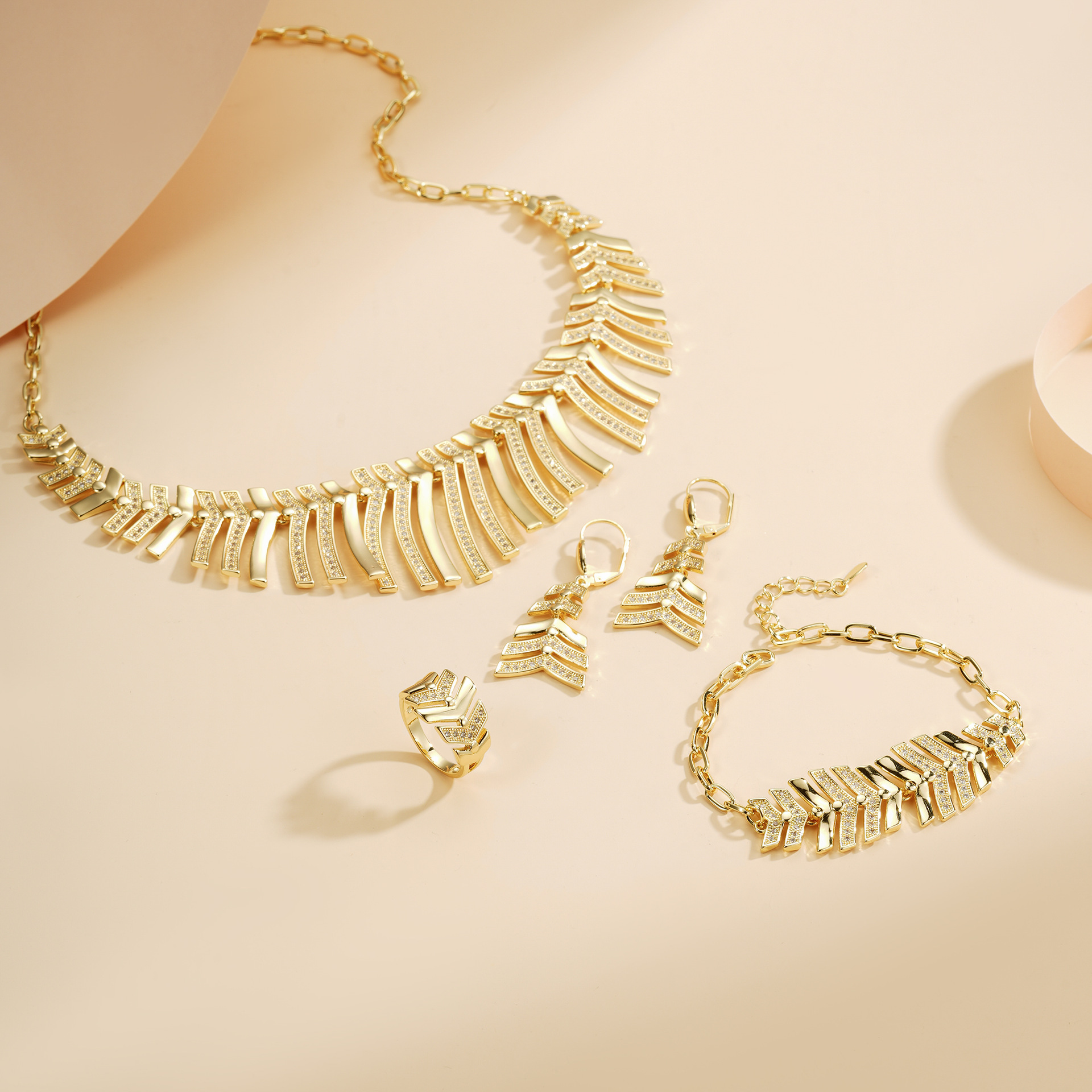 Conjunto transfronterizo de diseño europeo y americano joyas collares de hueso de pescado pulseras anillos de orejas de diamante exagerado conjunto de cuatro piezas