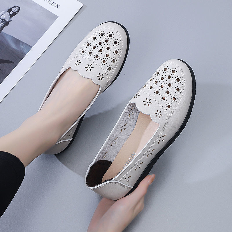 Summer new middle-aged and elderly leather shoes comfortable non-slip sandals women's soft leather hollow breathable hole shoes soft bottom mother shoes