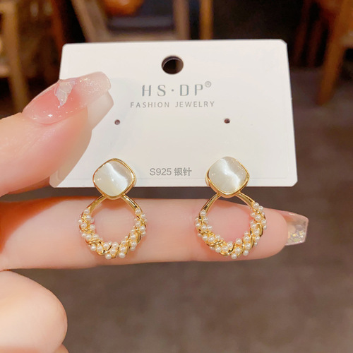 French fashion simple light luxury cat's eye diamond-shaped pearl earrings s925 silver needle temperament versatile design earrings