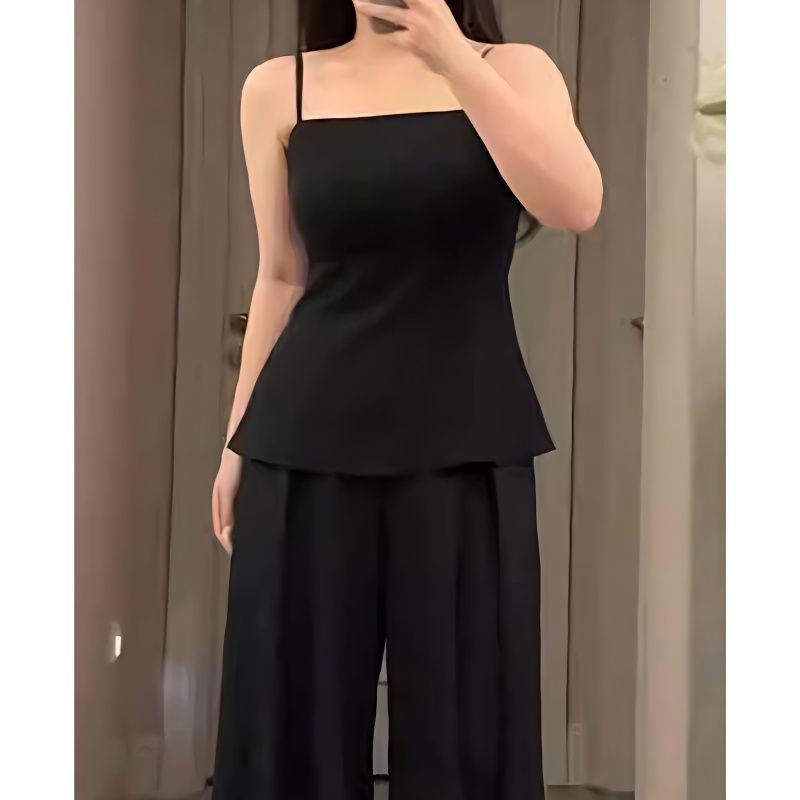 Qadın üçün qara askılı mayka, yay üçün rahat üst