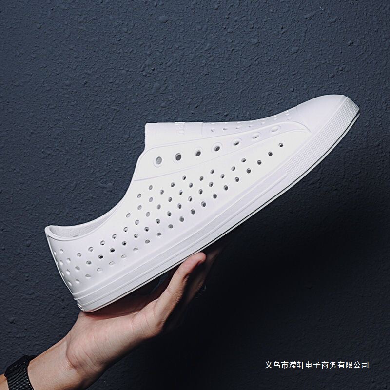 Ins European Station Clogs for Men and Women in Summer Couples Non-Slip Personalized Beach Plastic Sandals Sports Breathable Rain Boots