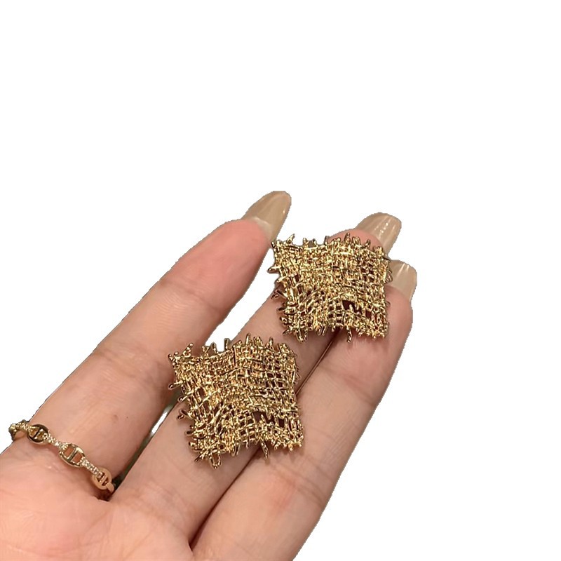 Exaggerated Gold Geometric Stud Earrings With Hollow Mesh Design_voghion.com