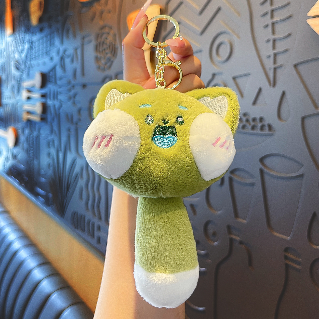 Cuatro pulgadas muñeca máquina colgante felpa llavero lindo muñeca mochila adornos grab máquina muñeca regalo al por mayor