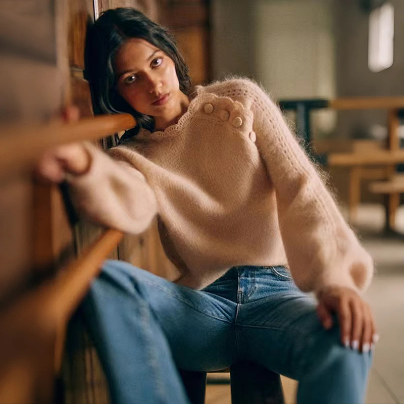 刘诗诗~款2025秋冬软糯马海毛杏色斜襟纽扣镂空灯笼袖女毛衣25792