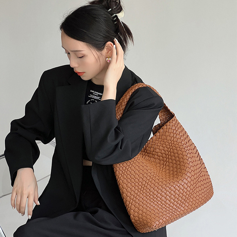 Handmade Woven Tote Bag For Women Large Capacity Shoulder Basket_voghion.com