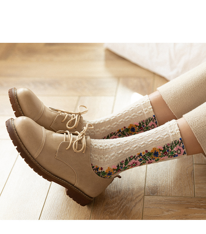 Femmes Rétro Petites Fleurs Coton Crew Socks Une Paire display picture 4