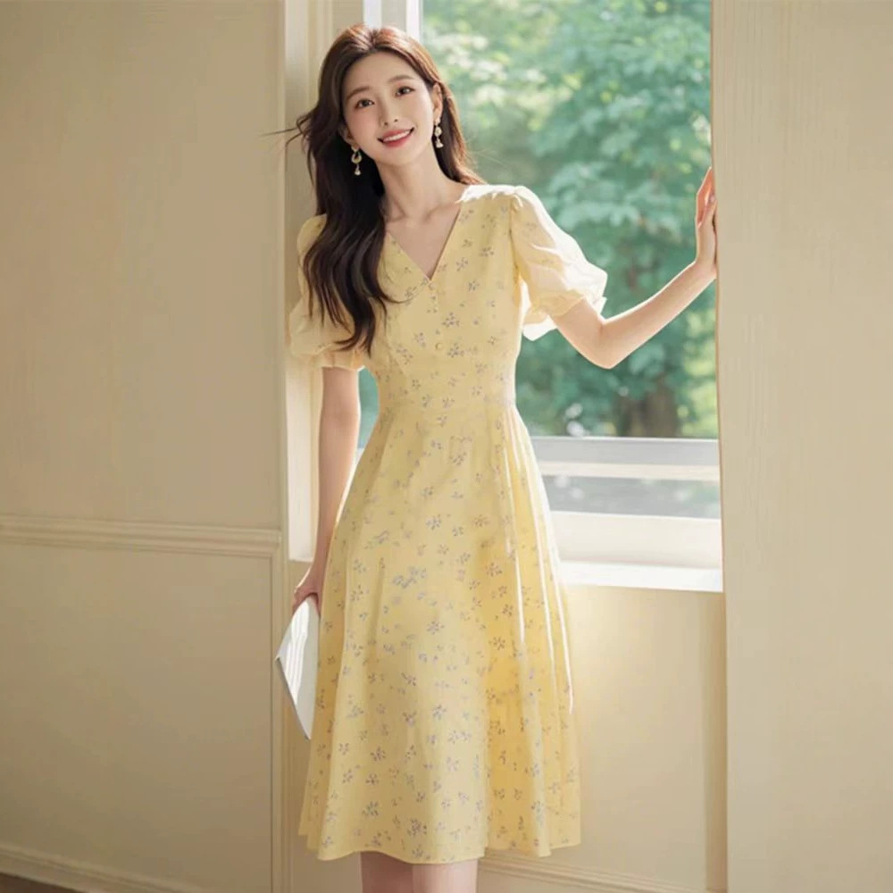 Váy maxi hoa vàng cổ chữ V thắt eo phong cách Pháp — Hoa vàng chi tiết 1