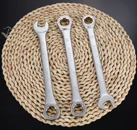 棘轮扳手;两用扳手;机修组合工具