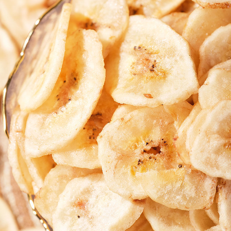 Banana chips snacks packing Open bags precooked and ready to be eaten Crispy Banana chips Fried dried fruit fresh packing