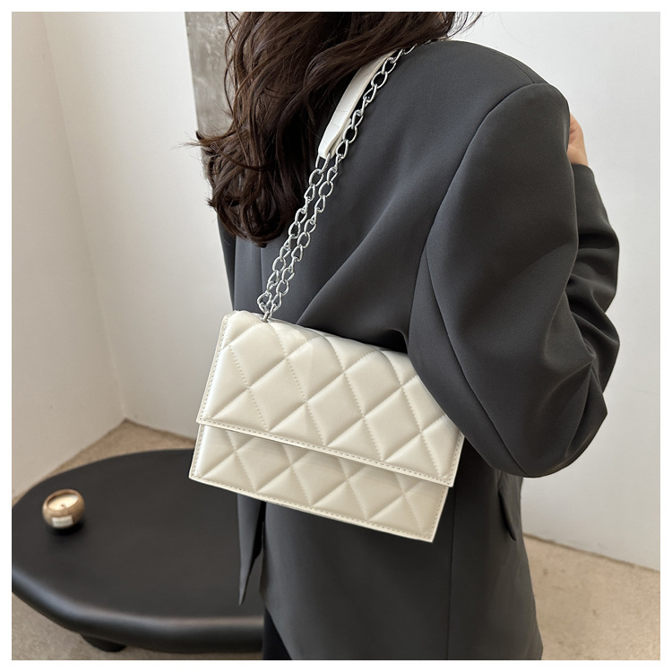 The 2024 autumn new French niche design chain small square bag, a fashionable macaron color single-shoulder crossbody bag undefined