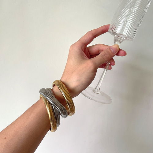 Cross-border ancient Chinese style wide-brimmed goose throat elastic bracelet high-end personalized snake bone women's 18K non-fading