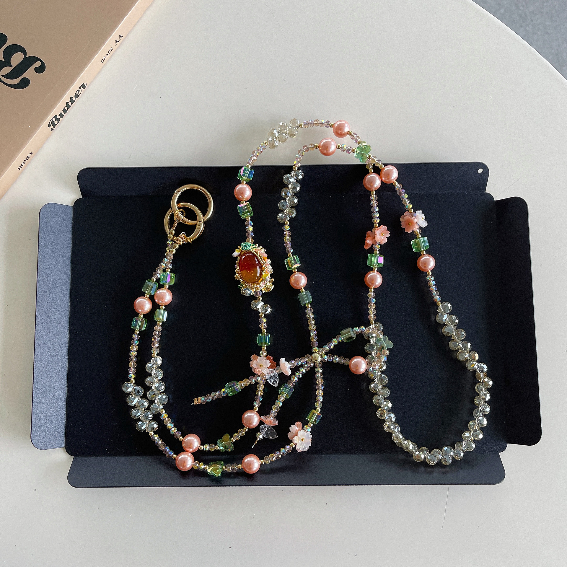 Cadena de teléfono móvil de alta gama hecha a mano boutique, cadena larga de cristal de lago femenino, cordón de teléfono móvil de moda, colgante de mensajero largo