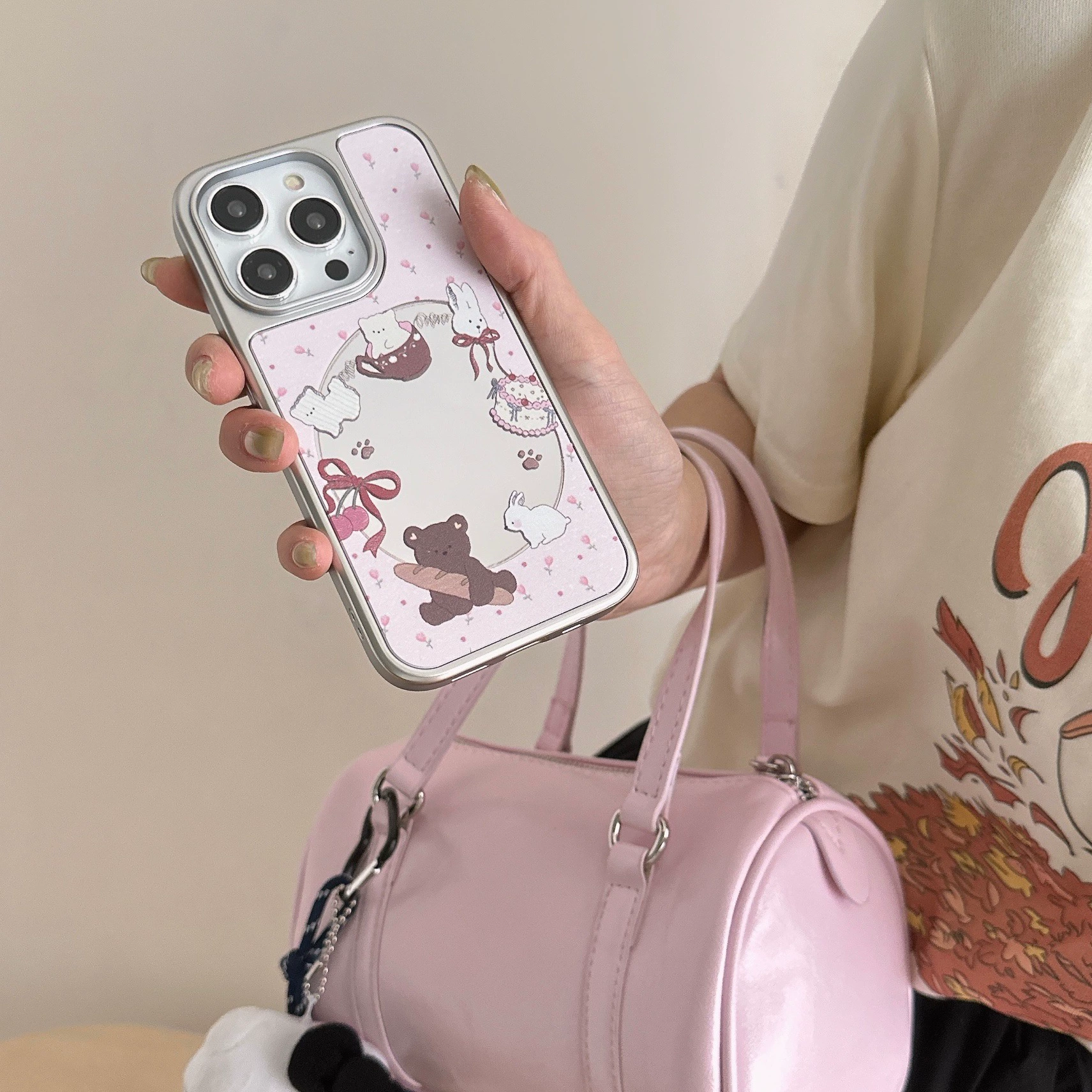 Совместимый iPhone 16, чехол для телефона, браслет, эффект зеркала, цветочный рисунок, с маленькими медведями, 16promax