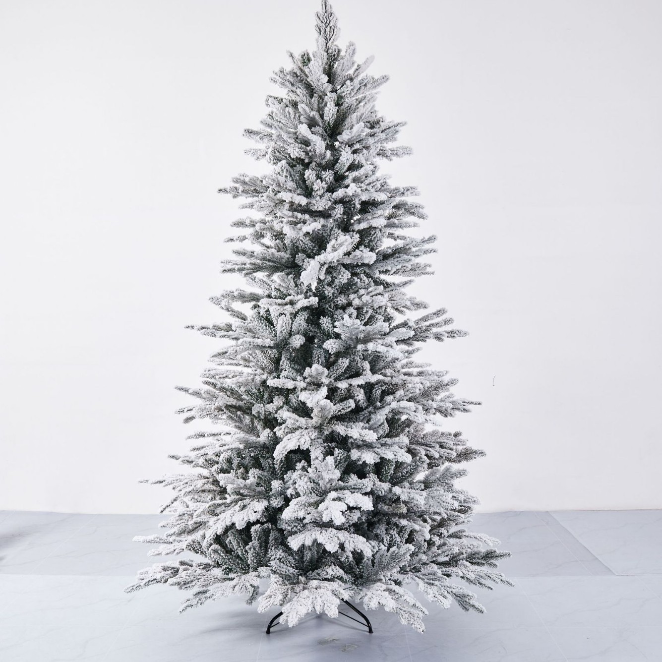 Una variedad de 1.5 - 2.4m árbol de Navidad flocado mixto para el hogar gran árbol de flocado decoración de Navidad