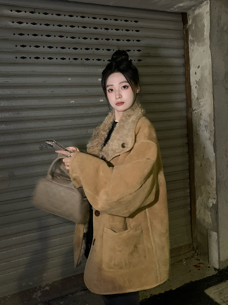 Reversible Fur Integrated Lamb Wool Jacket for Women Winter 2025 New Thickeneded Motorcycle Jacket Loose Fur Top