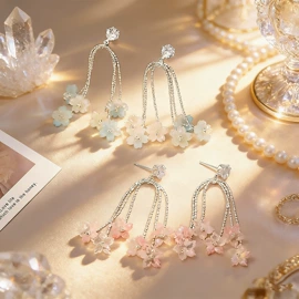 耳钉;项链;耳环