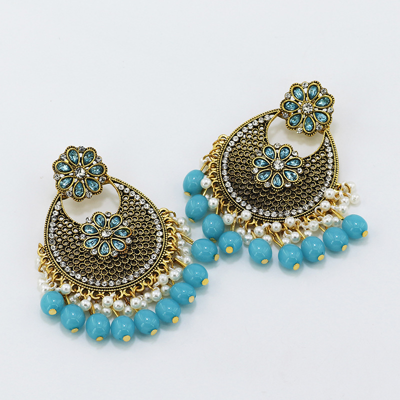 Retro Flower Alloy Plating Inlay Artificial Pearls Rhinestones Women's Drop Earrings display picture 5