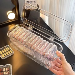 甲の収納ケースを身に着けています。