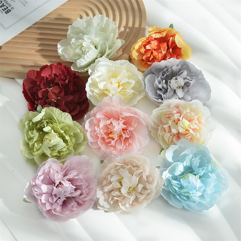 10センチの牡丹の花は花の頭を模倣しています。|undefined