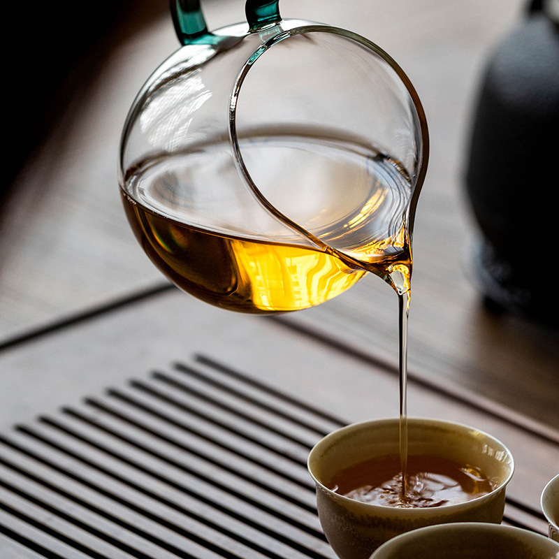 High-end glass fair cup tea pitcher, thickened heat-resistant tea strainer, transparent teacup, internet-famous tea divider, Kung Fu tea set.