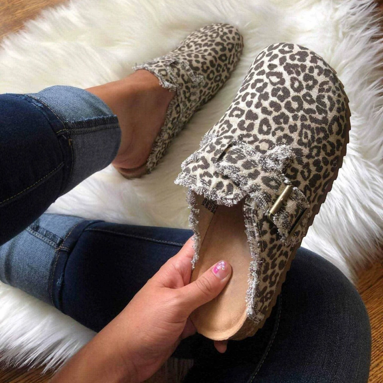 Независимая станция Amazon трансграничный 2025 новый большой размер Баотоу холодные тапочки женские европейские и американские леопардовые полубуксирные женские туфли