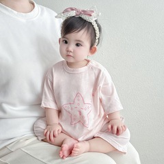 赤ちゃんの夏の薄いタイプの7分の袖のワンピースの赤ちゃんの頭の服の純綿の骨がない春と秋の家庭の骨がないです。