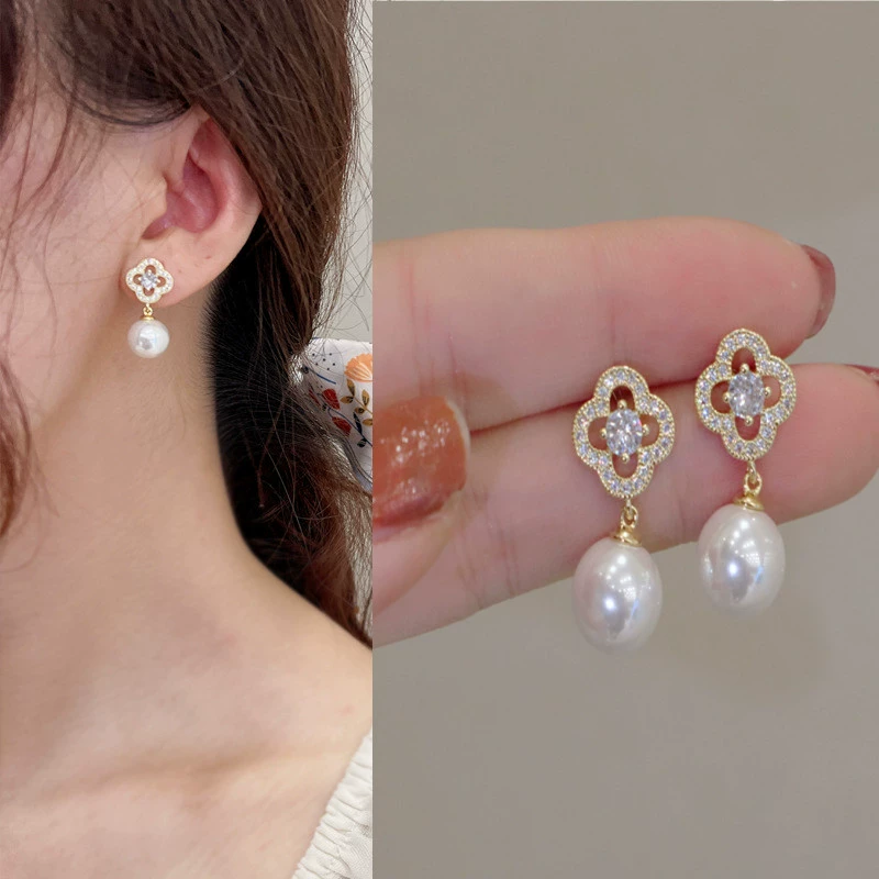 Серебряная игла, маленькие дизайнерские серьги из жемчуга, образец серебро 925, стиль лёгкой роскоши, украшение драгоценными камнями, коллекция 2022, тренд сезона