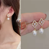 Серебряная игла, маленькие дизайнерские серьги из жемчуга, образец серебро 925, стиль лёгкой роскоши, украшение драгоценными камнями, коллекция 2022, тренд сезона