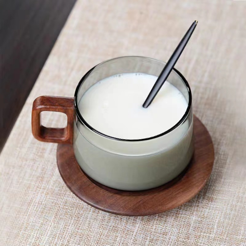Taza de té gris ahumado de madera Taza de muelle de vidrio con alto contenido de borosilicato Taza de tres piezas de pequeña capacidad con separación de té con filtro