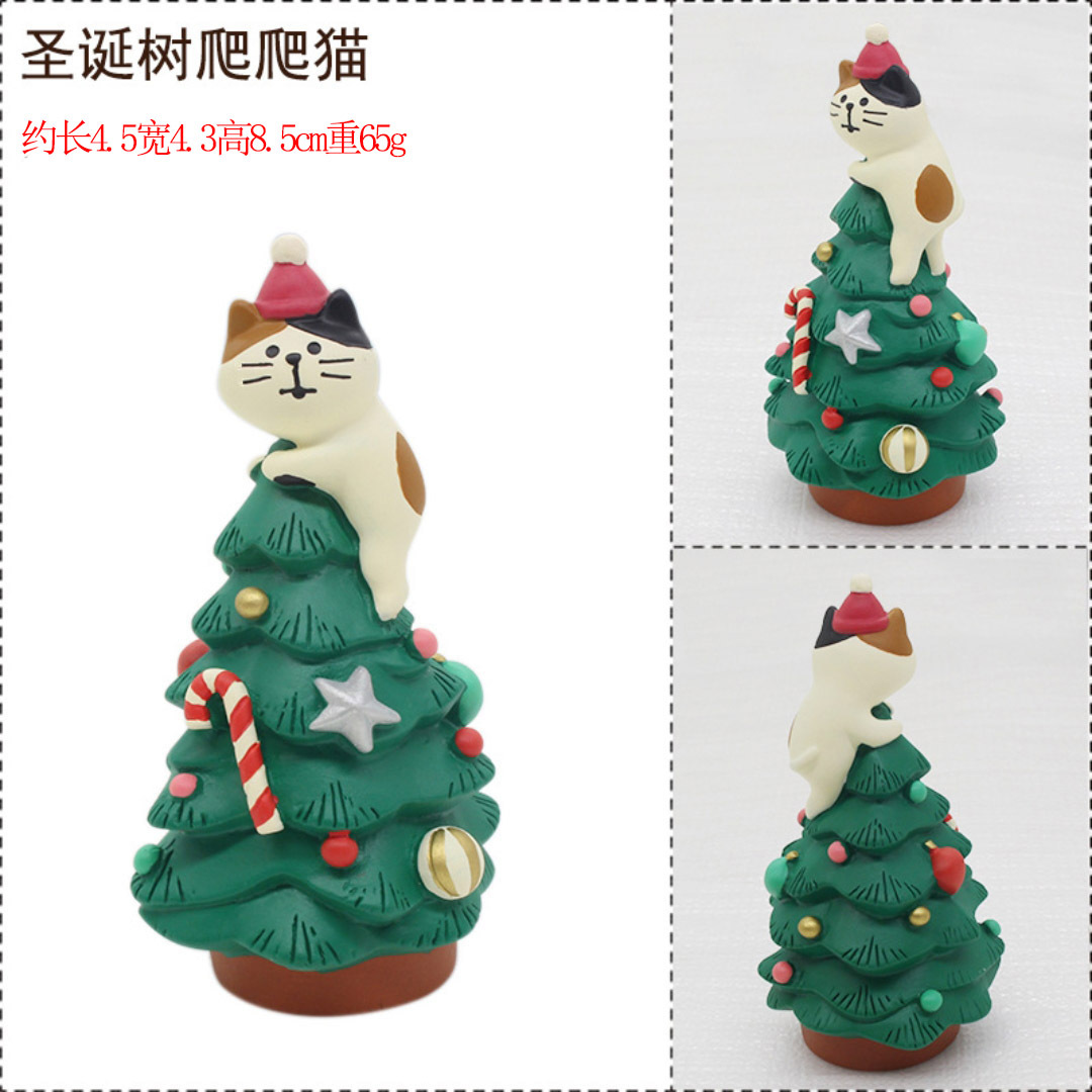 크리스마스 트리 등반 고양이