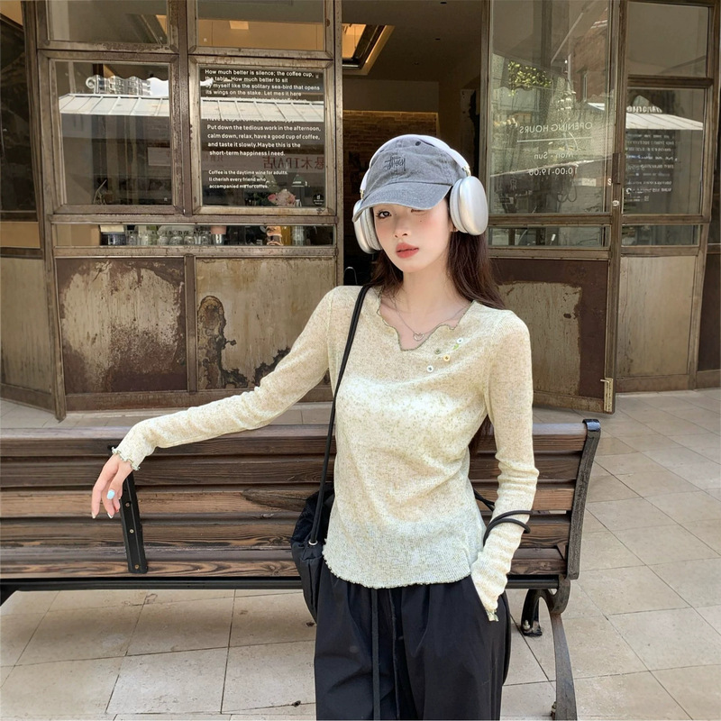 Stylish and Unique V-Neck Slightly Sheer Sun-Protective Women's Long-Sleeve Summer Button-Up Thin Slim-Fit Outerwear Top Stylish and Unique V-Neck Slightly Sheer Sun-Protective Women's Long-Sleeve Summer Button-Up Thin Slim-Fit Outerwear Top