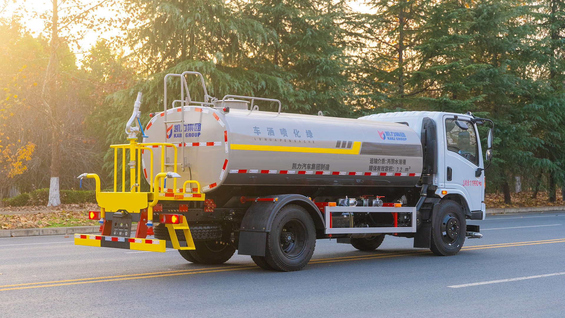 Dongfeng Huashen T1 Sprinkler Truck, Dust-Reducing Spray Truck for Construction Sites, Landscaping Water Transport Sprinkler Truck