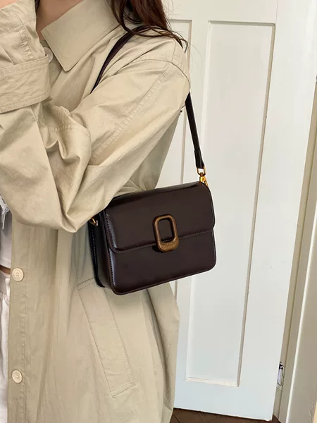 Women's underarm bag 2026 new model, niche design, high-end feel, versatile for autumn and winter, oil wax leather single-shoulder small square bag