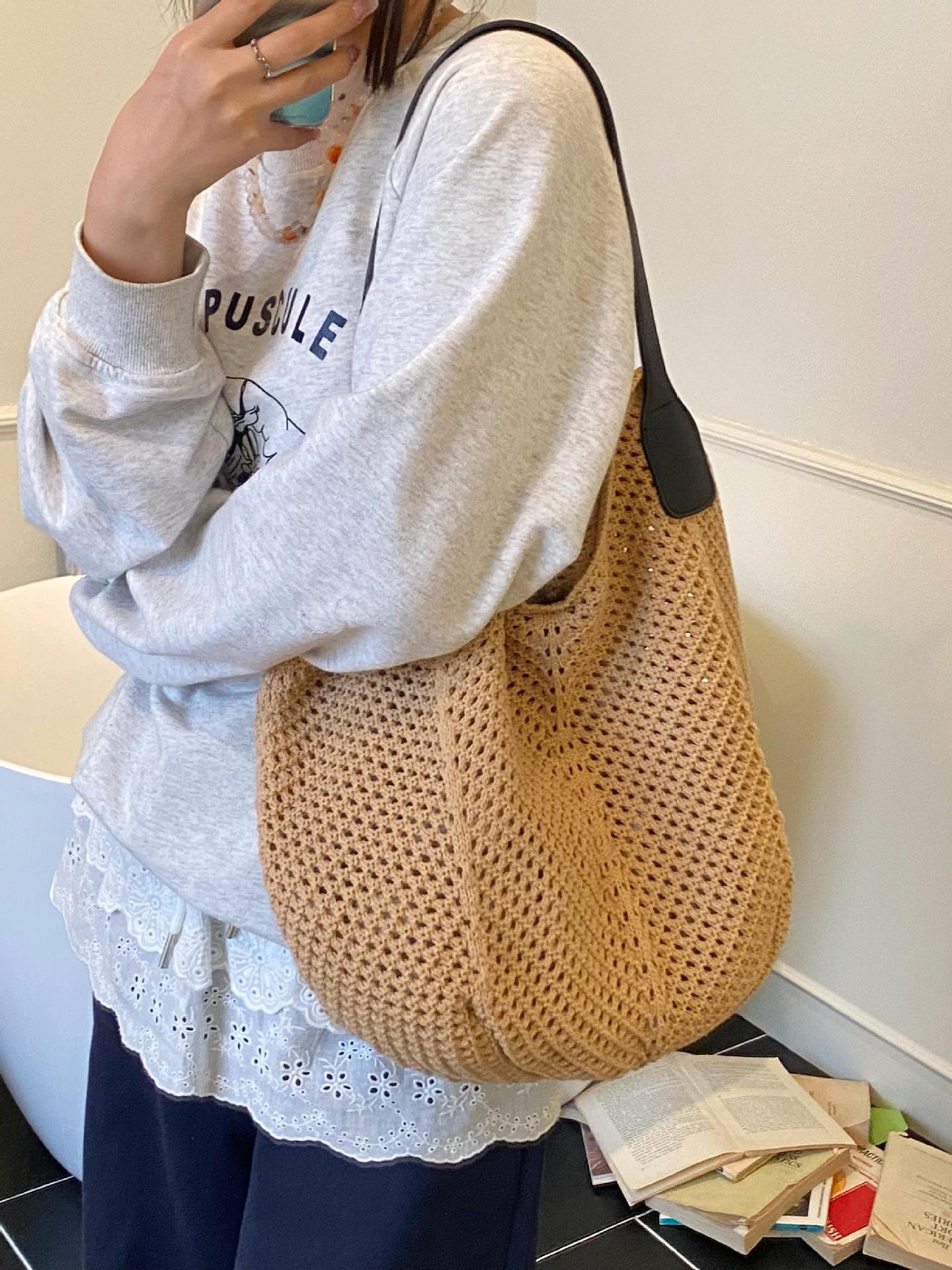 Bolso Tote de gran capacidad hueco tejido femenino 2025 nuevo bolso de playa de vacaciones junto al mar bolso tejido de paja de alta gama coreano