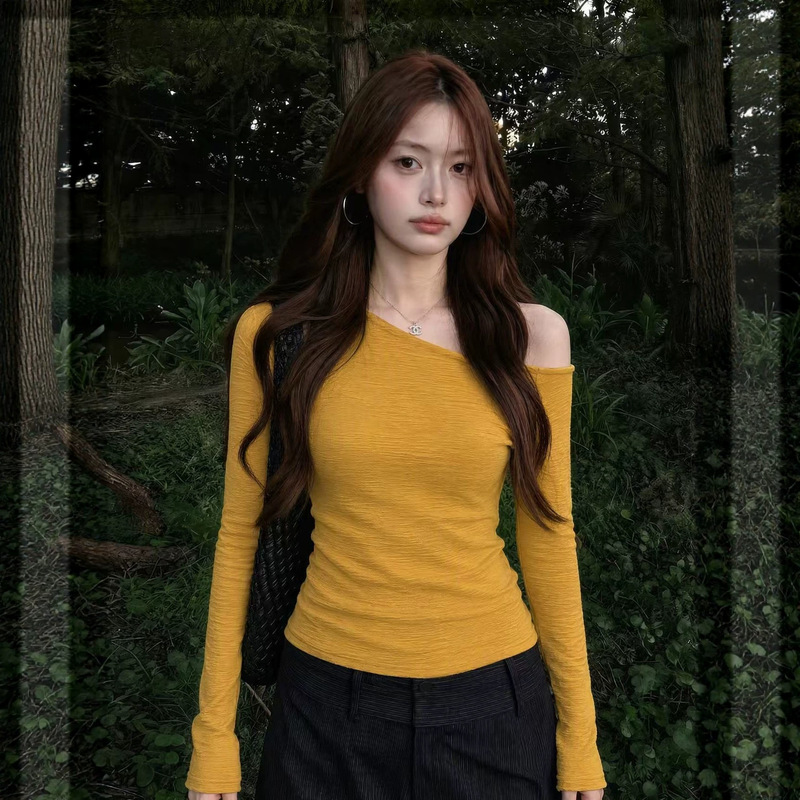 Yellow slanted collar t-shirt for women, autumn long-sleeve, can be worn as an outer layer, slim fit, base layer top, with a pure and alluring off-shoulder design