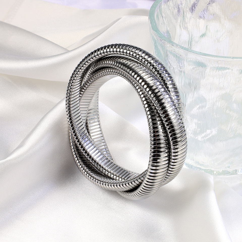 Exaggerated Simple Style Solid Color Stainless Steel Polishing Plating Bangle display picture 4