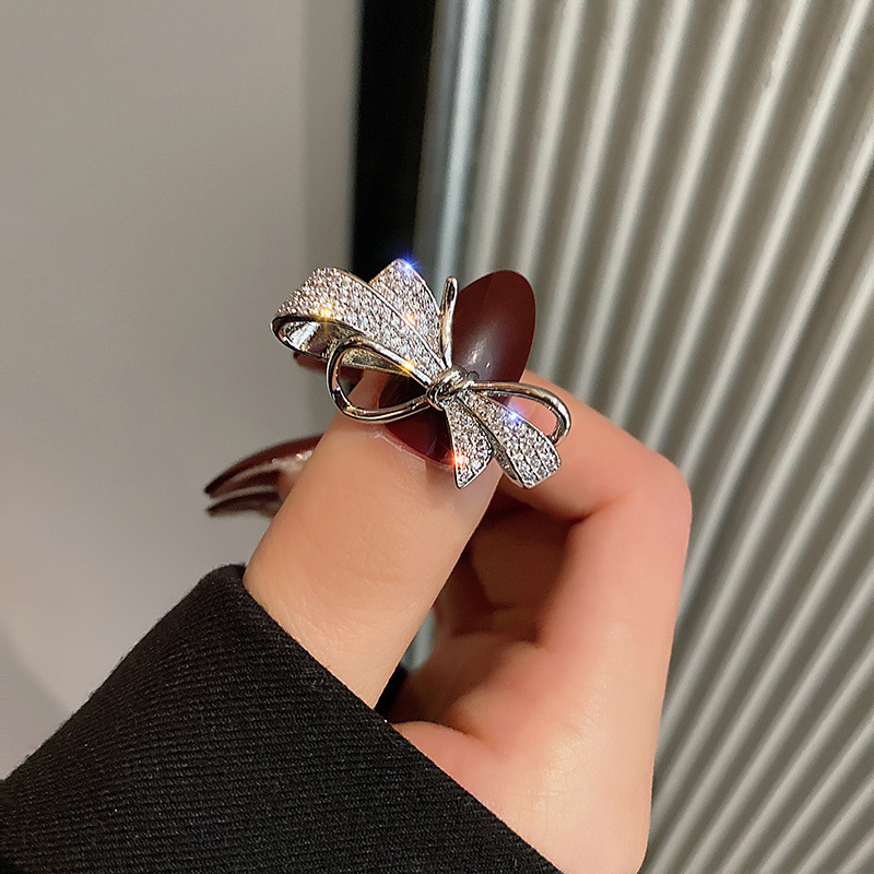 Fashionable adjustable small design ring with bow