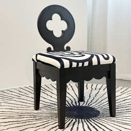设计师中古风餐椅创意白蜡木椅子法式四叶草酒店化妆椅实木靠背椅