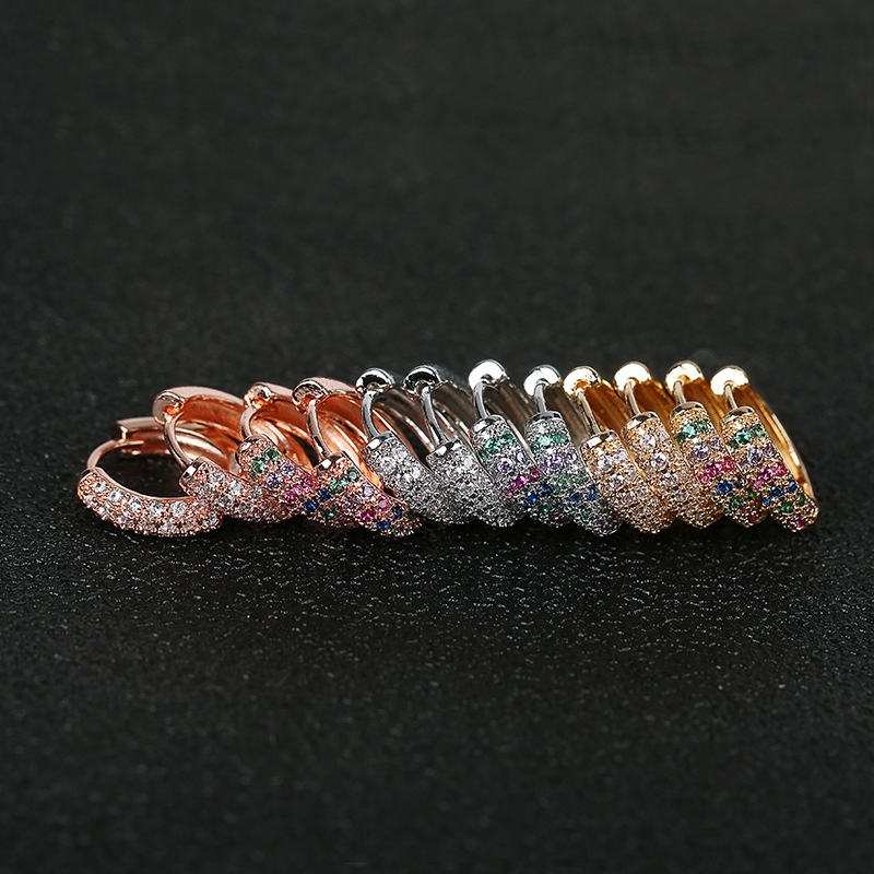 Brincos elegantes de alta qualidade, campeões de venda na Europa e nos Estados Unidos, brincos de pressão geométricos coloridos com microzircônias incrustadas._voghion.com