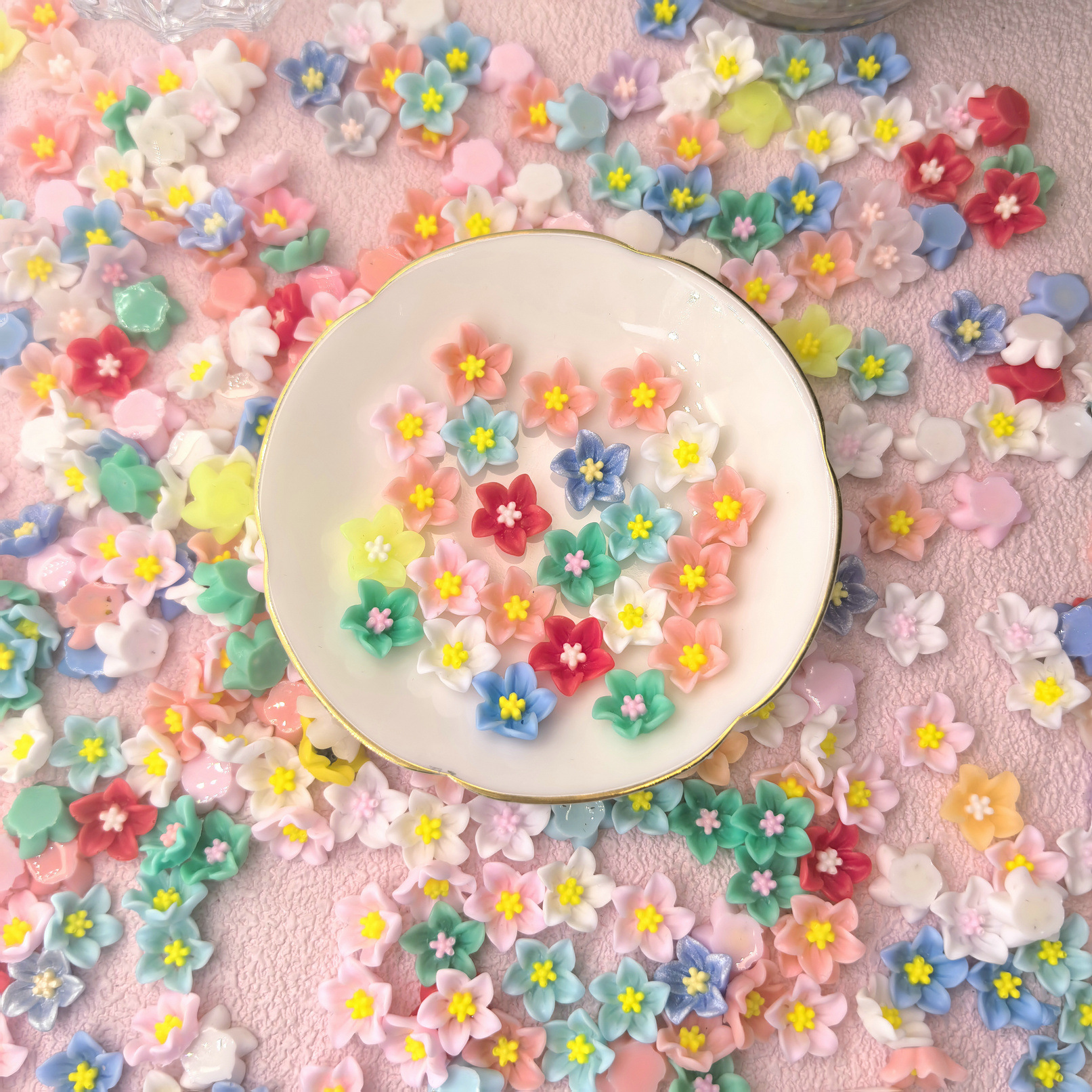 树脂配件新款百合五瓣花美甲DIY手机壳奶油胶发夹发饰配件批发