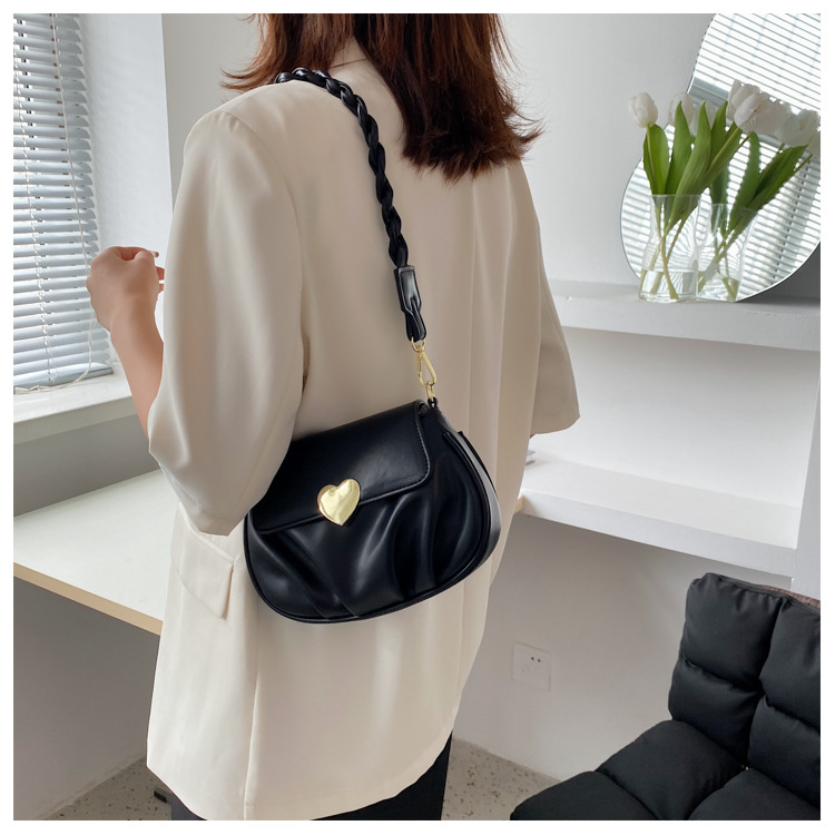 Wholesale Heart Buckle Fold One-shoulder Messenger Small Round Bag Nihaojewelry display picture 16