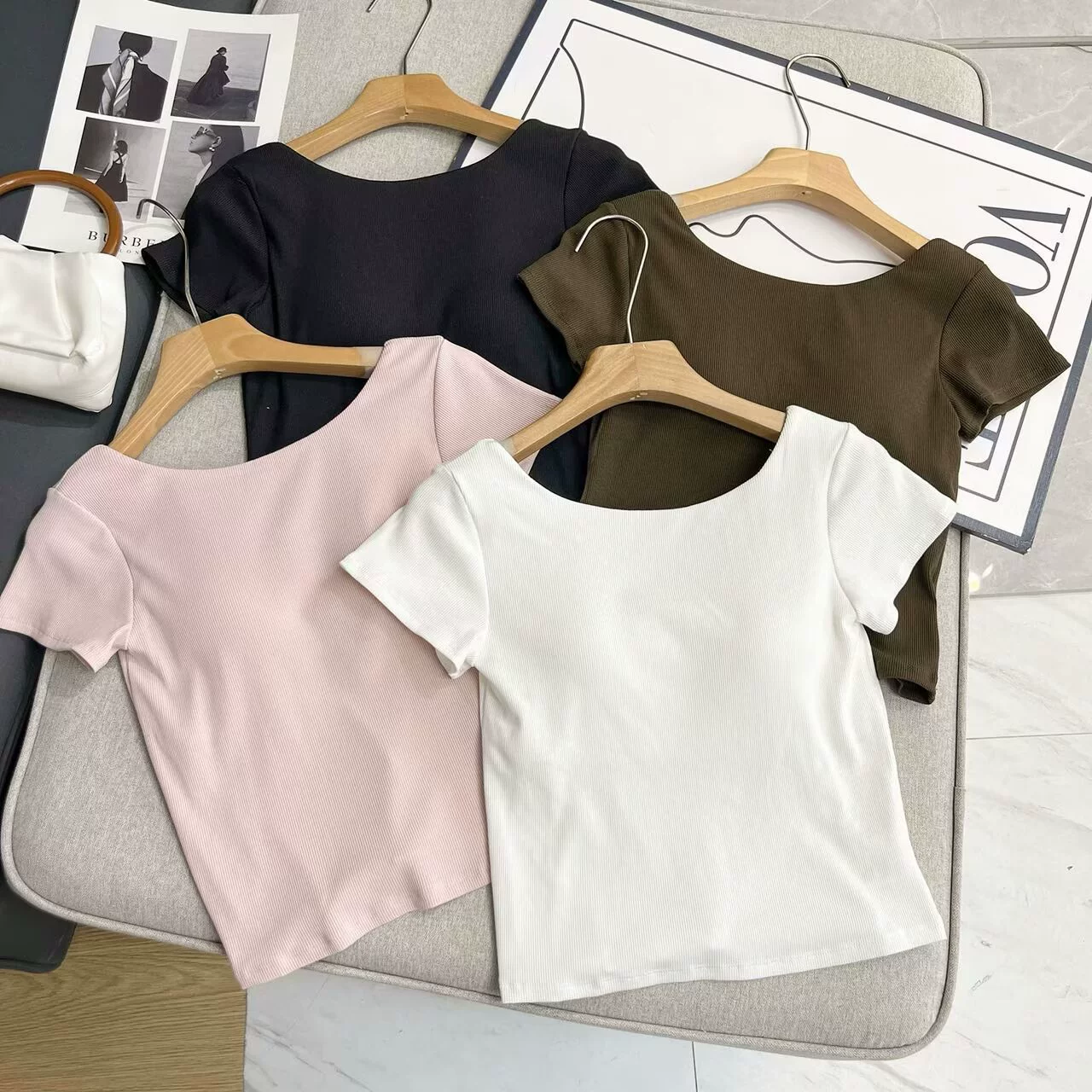 Женская одежда! Короткая футболка с бюстгальтером! Воздушный жилет плюс чашечный жилет с красивыми бретелями, нагрудник, летний стиль 2025, 477053