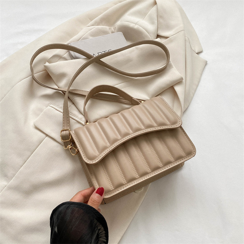 Este año, la popular bolsa de mochila de otoño 2023, nueva bolsa de estilo, bolsa de hombro simple de moda para mujeres, bolso casual coreano.