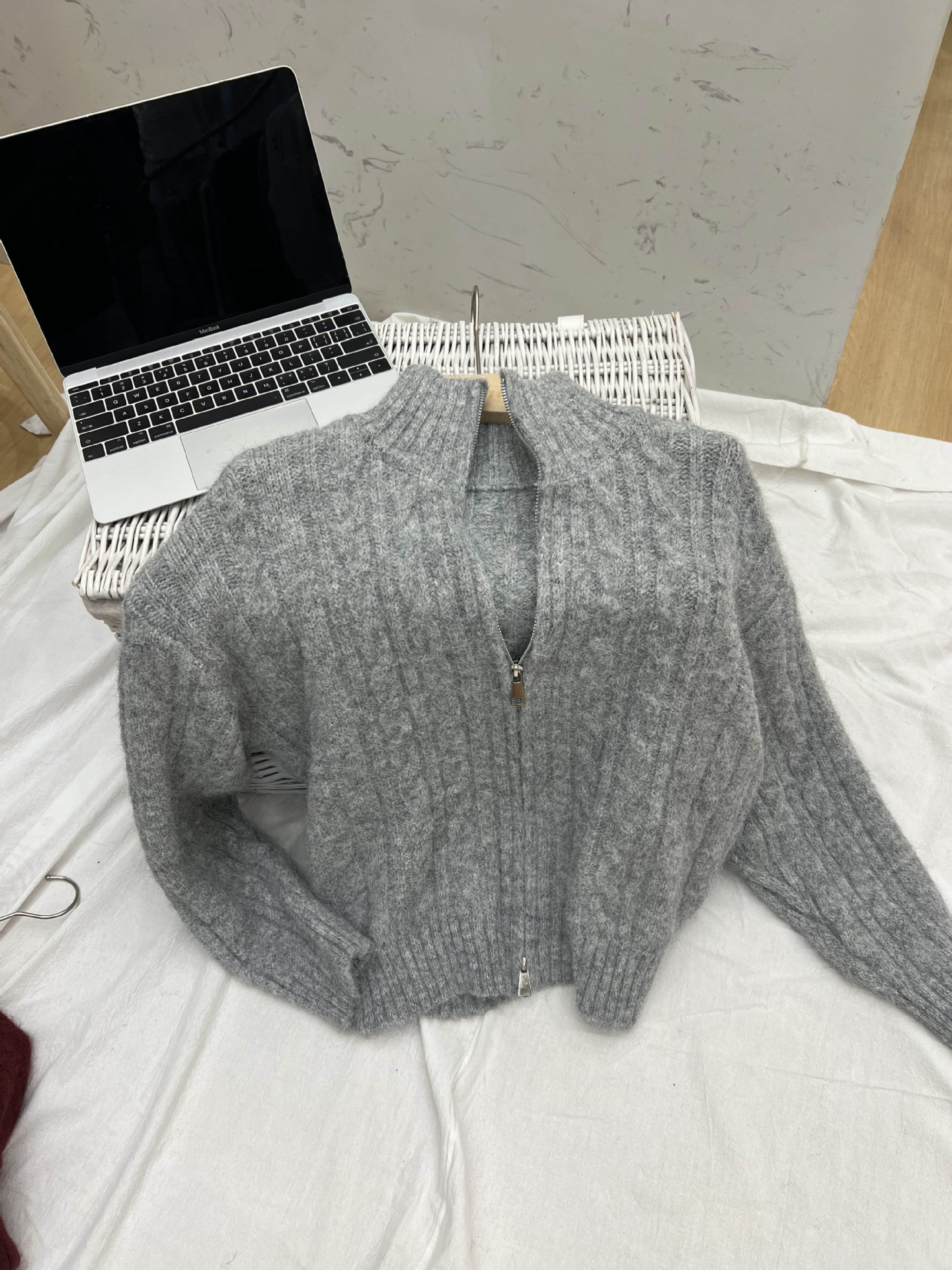 24 invierno Puyuan collar de pila retro flor trenzada lana tejido cardigan de color sólido de mujer coreana